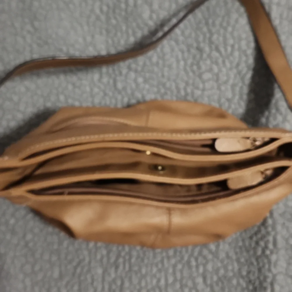 Croft And Barrow Early 2000s Leather Shoulder Bag Camel Colored
